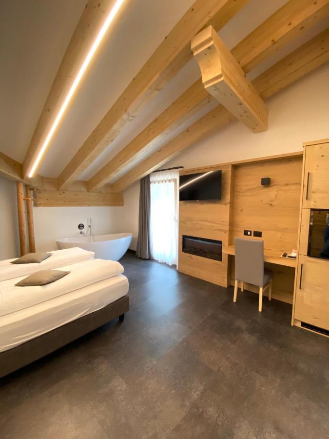 Hotel Chalet Alaska ปอซซาดิฟัซซา ภายนอก รูปภาพ