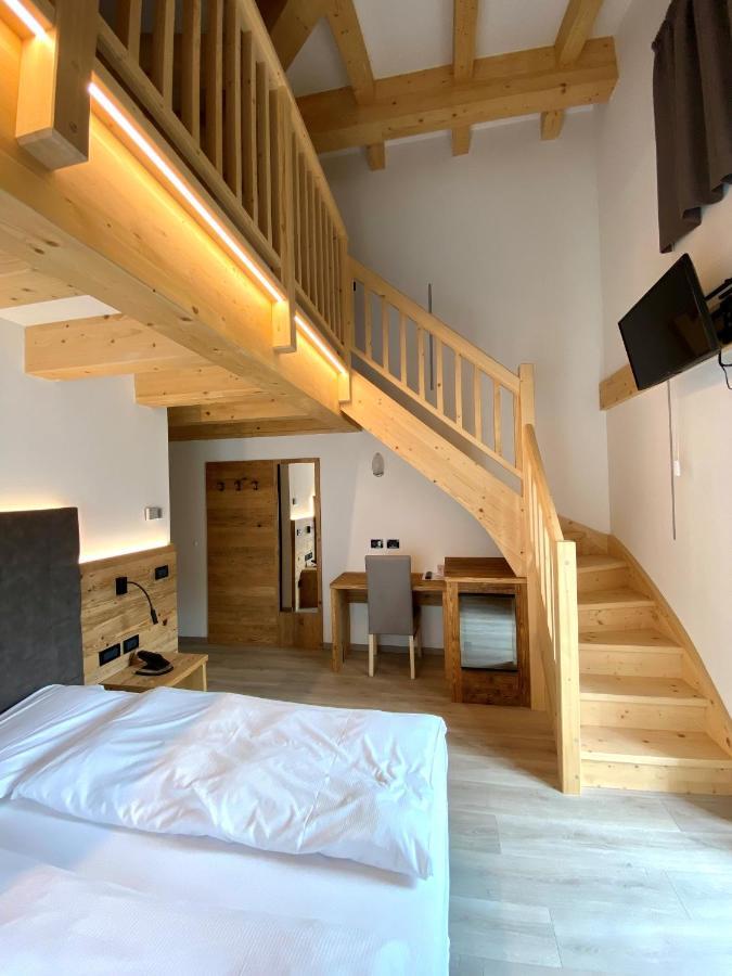 Hotel Chalet Alaska ปอซซาดิฟัซซา ภายนอก รูปภาพ