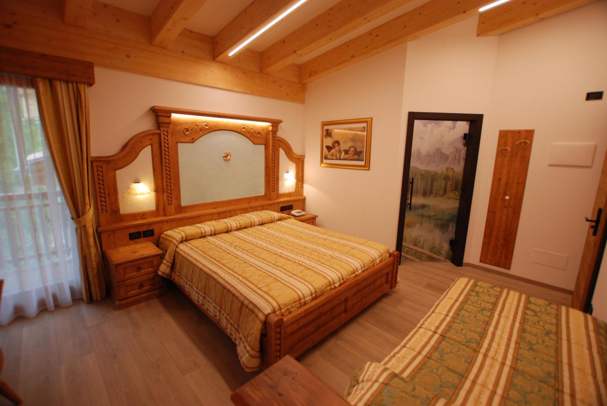 Hotel Chalet Alaska ปอซซาดิฟัซซา ภายนอก รูปภาพ