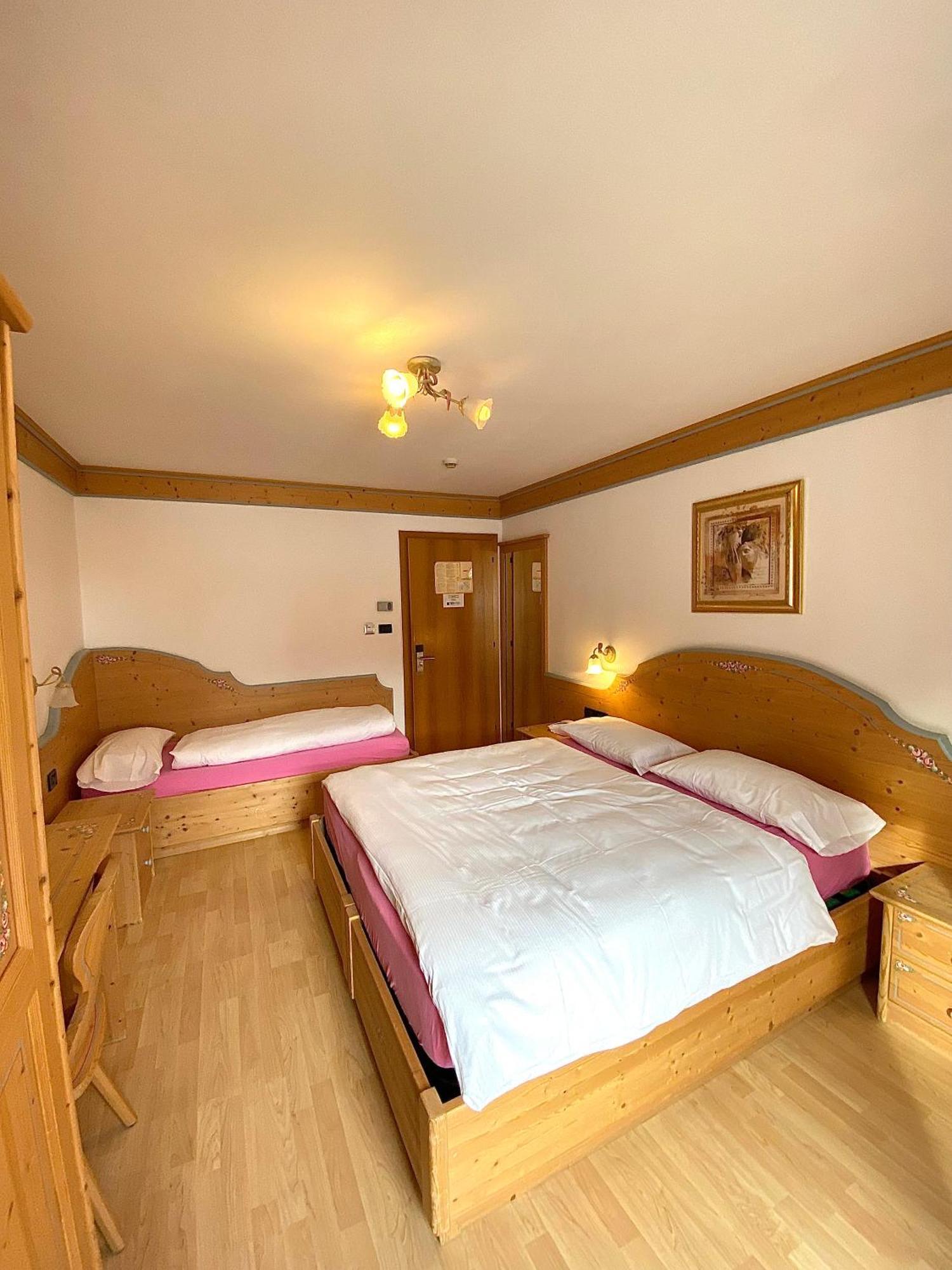 Hotel Chalet Alaska ปอซซาดิฟัซซา ภายนอก รูปภาพ