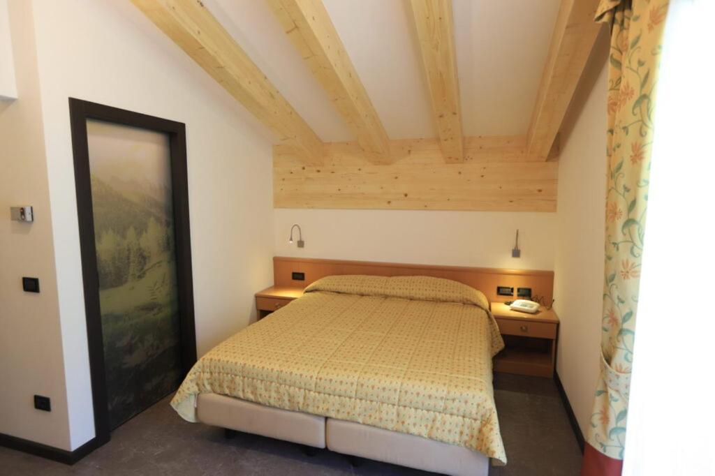 Hotel Chalet Alaska ปอซซาดิฟัซซา ภายนอก รูปภาพ