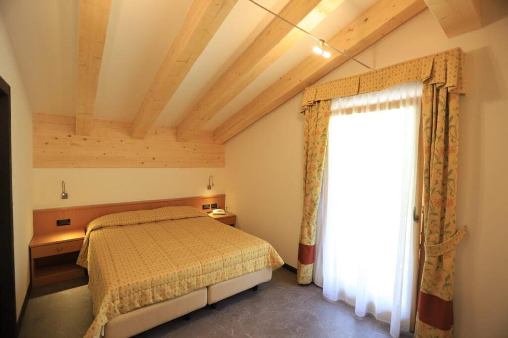 Hotel Chalet Alaska ปอซซาดิฟัซซา ภายนอก รูปภาพ