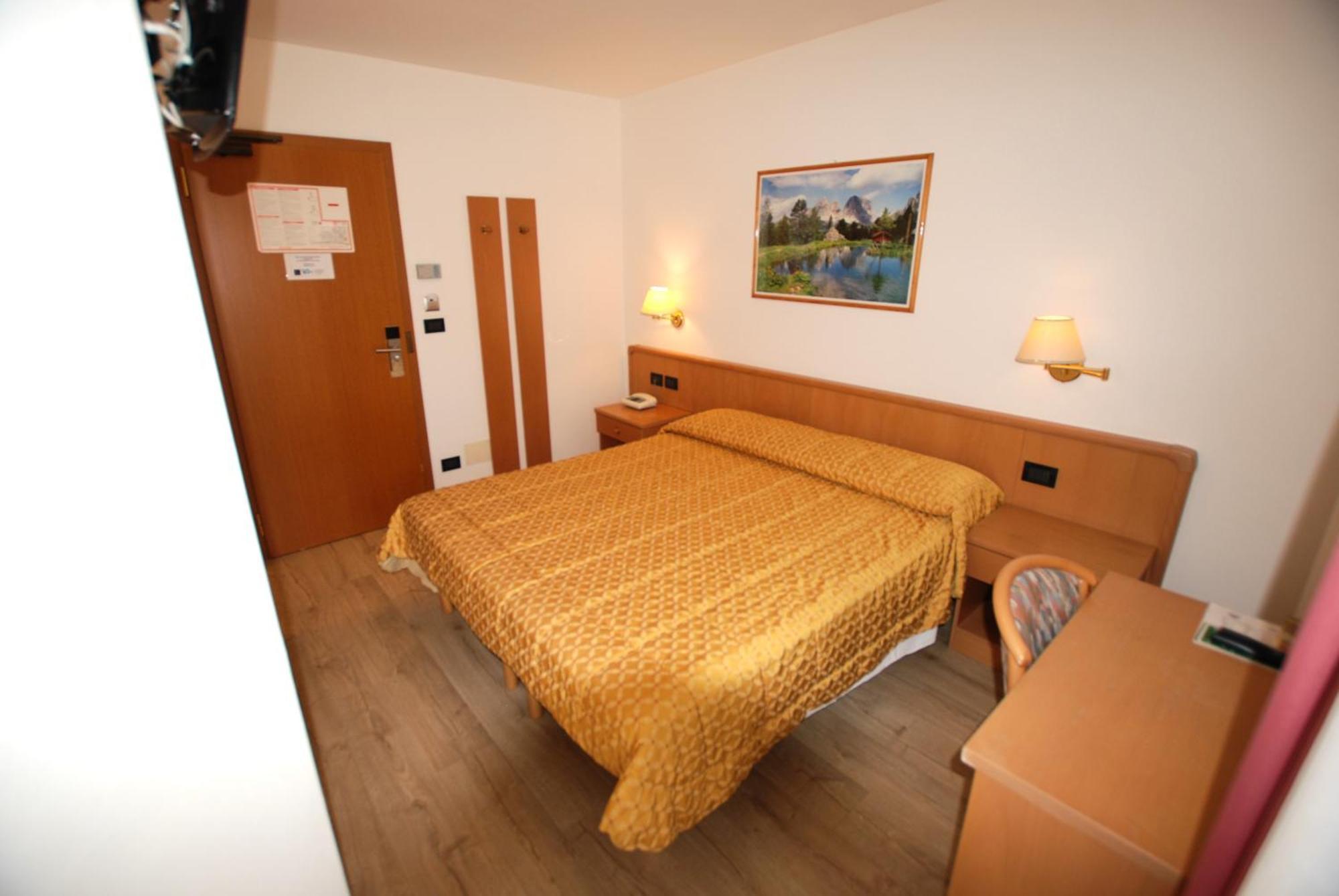 Hotel Chalet Alaska ปอซซาดิฟัซซา ภายนอก รูปภาพ
