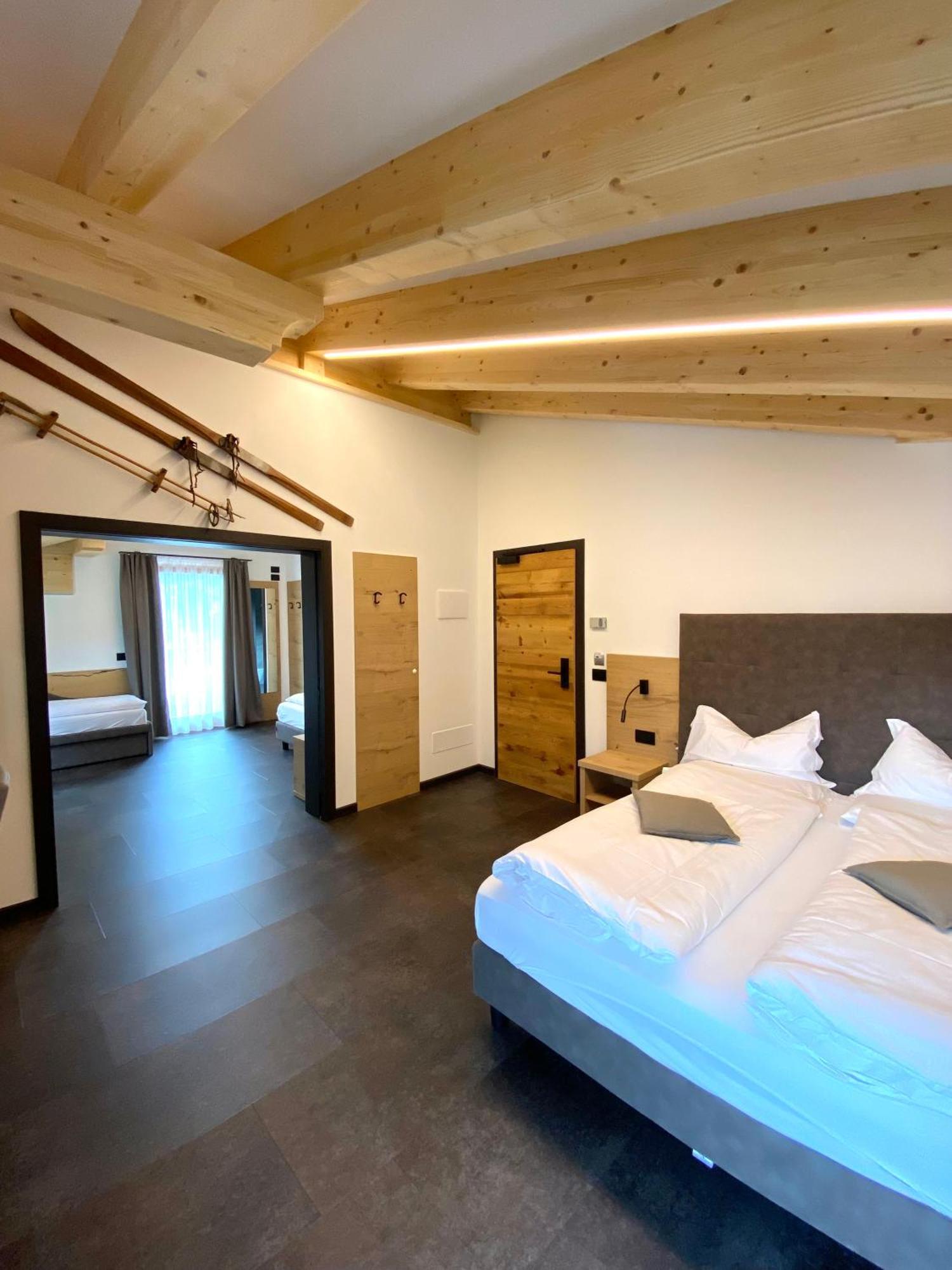 Hotel Chalet Alaska ปอซซาดิฟัซซา ภายนอก รูปภาพ