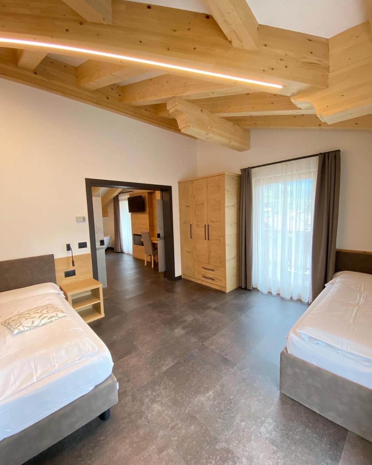 Hotel Chalet Alaska ปอซซาดิฟัซซา ภายนอก รูปภาพ
