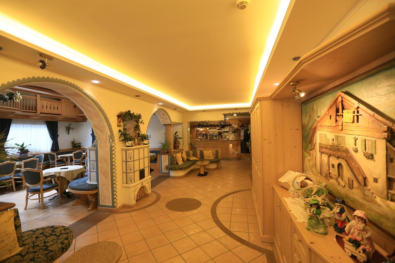 Hotel Chalet Alaska ปอซซาดิฟัซซา ภายนอก รูปภาพ
