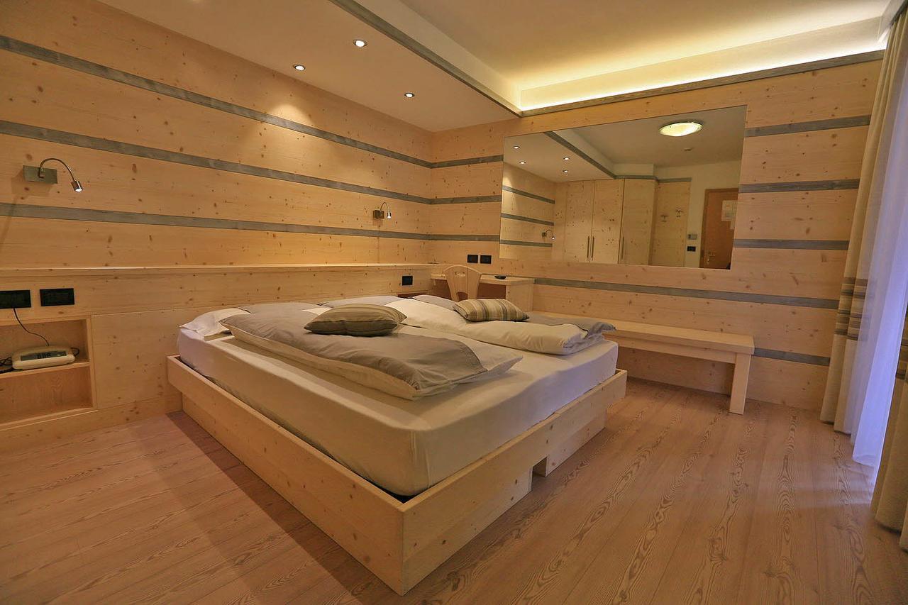 Hotel Chalet Alaska ปอซซาดิฟัซซา ภายนอก รูปภาพ