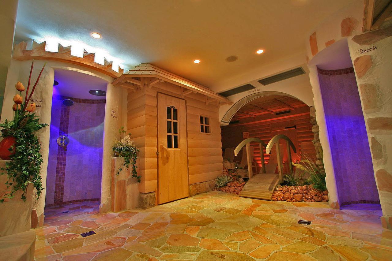 Hotel Chalet Alaska ปอซซาดิฟัซซา ภายนอก รูปภาพ
