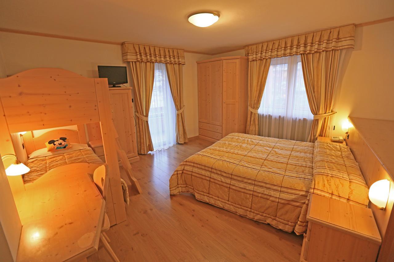 Hotel Chalet Alaska ปอซซาดิฟัซซา ภายนอก รูปภาพ