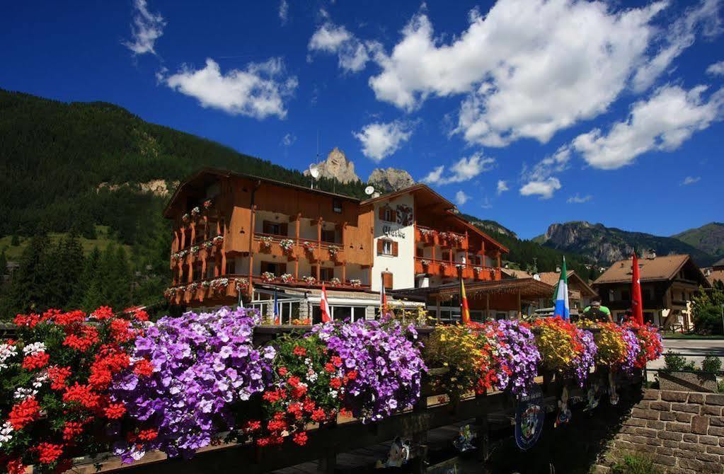 Hotel Chalet Alaska ปอซซาดิฟัซซา ภายนอก รูปภาพ