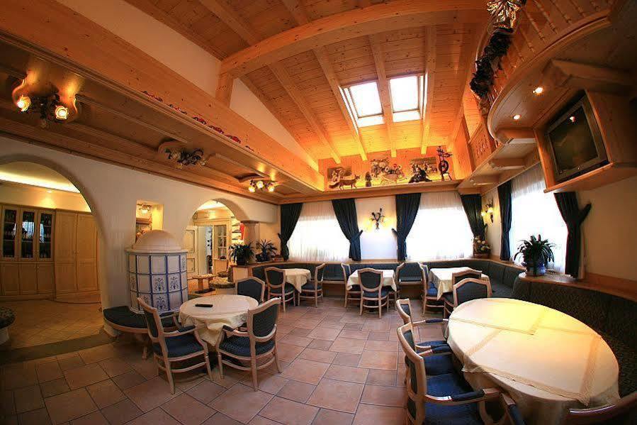 Hotel Chalet Alaska ปอซซาดิฟัซซา ภายนอก รูปภาพ