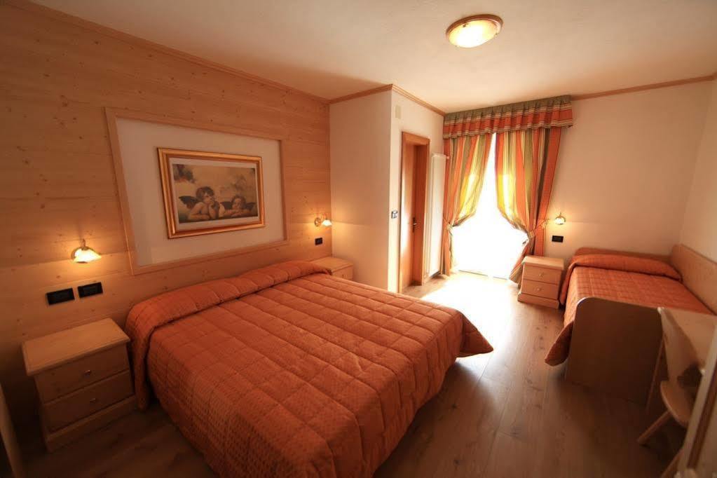 Hotel Chalet Alaska ปอซซาดิฟัซซา ภายนอก รูปภาพ