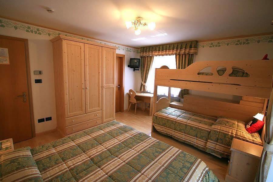 Hotel Chalet Alaska ปอซซาดิฟัซซา ภายนอก รูปภาพ